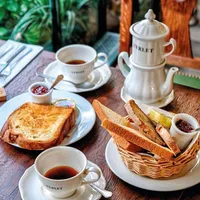 Café et petit déjeuner